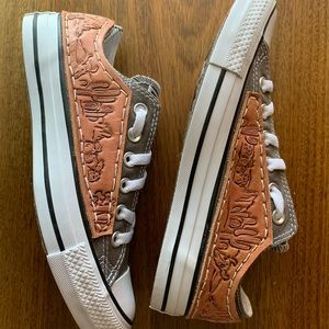 👋🏻 NOW or NEVER 👋🏻 ! Converse / hand-tooled leather desert 🏜 detail